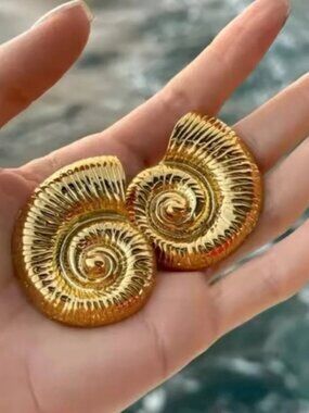 Beach Seashell Gold Earrings